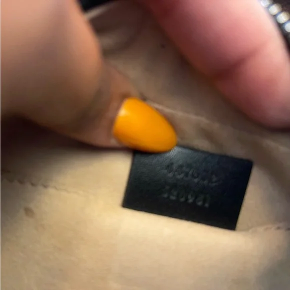 Gucci Marmont Small Matelasse Shoulder Bag - Picture 4 of 13